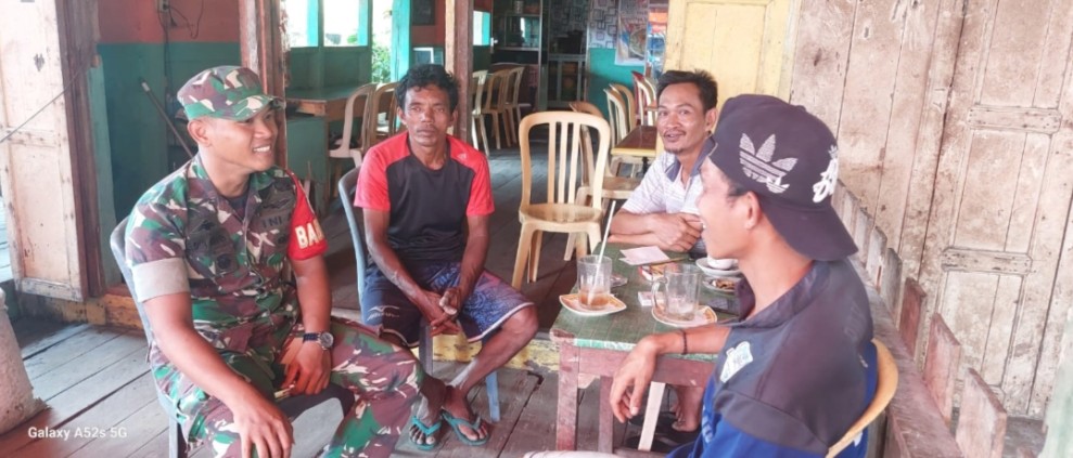 Babinsa Koramil 05/Gas Pratu Hafis Komsos Bersama Warga Binaan