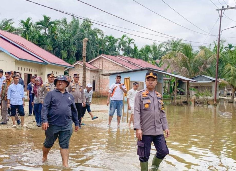 Untuk Menyukseskan Pemilu, Pj Sekda Kampar Tinjau TPS yang Terdampak Banjir