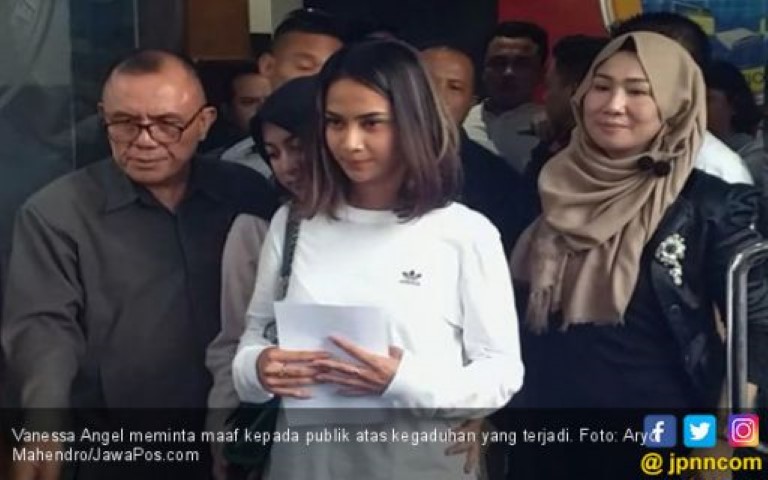 Celana Dalam Ungu Vanessa Angel jadi Barang Bukti