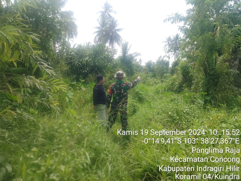 Babinsa Koramil 04/Kuindra Turun ke Lapangan Untuk Lakukan Patroli Pencegahan Karhutla