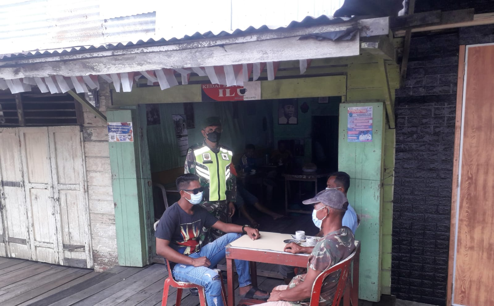 Sertu Eri Hamdani Terus Ajak Warga Binaan untuk Patuhi Protkes