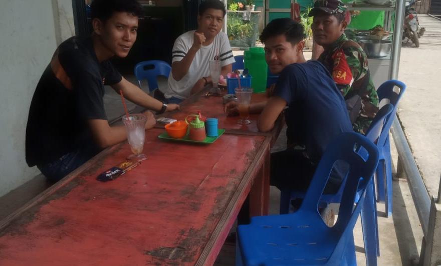 Sambangi Kampung Pancasila, Babinsa Koramil 03/Tpl Lakukan Komsos Dengan Tokoh Pemuda