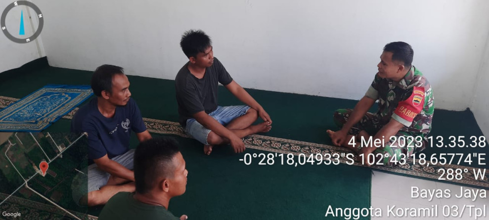 Babinsa 03/Tpl Laksanakan Komsos Dengan Pemuda Di Wilayah Binaan