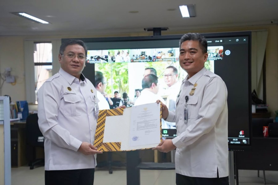 Dedikasi Tanpa Batas: Kepala Rudenim Pekanbaru Diganjar Penghargaan Atas Keberhasilan Pemulangan Deteni