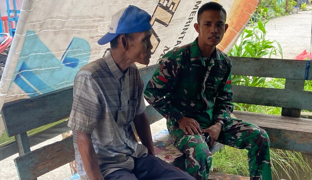 Babinsa Koramil 05/Gas Pratu Kairul Yakup Komsos Bersama Warga Binaan