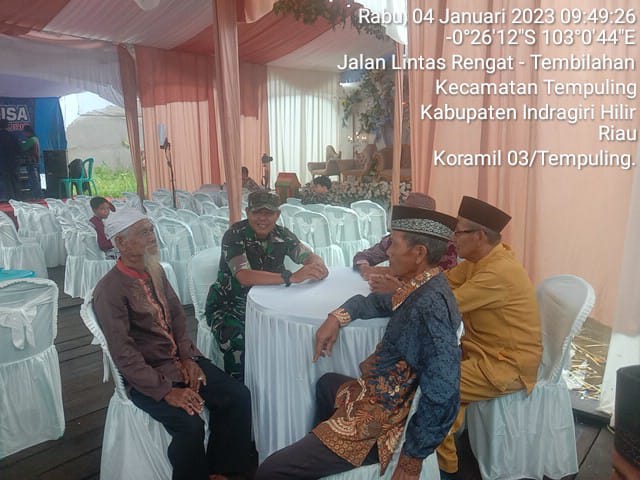 Sarana Komsos Dengan Warga Binaan, Babinsa 03/Tpl Hadiri Resepsi Pernikahan Mitra Karib