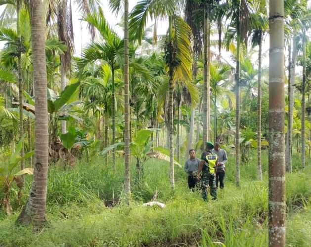Babinsa Koramil 07/Reteh Cegah Kebakaran Melalui Patroli