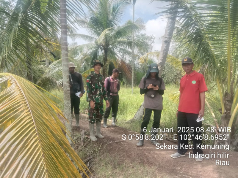 Babinsa Koramil 09/Kemuning: Pantau Karhutla di Desa Sekara