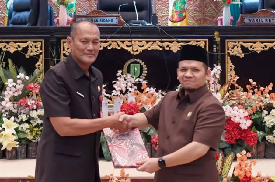 Pj Sekdaprov Hadiri Paripurna Pandangan Fraksi Ranperda Perkim Riau