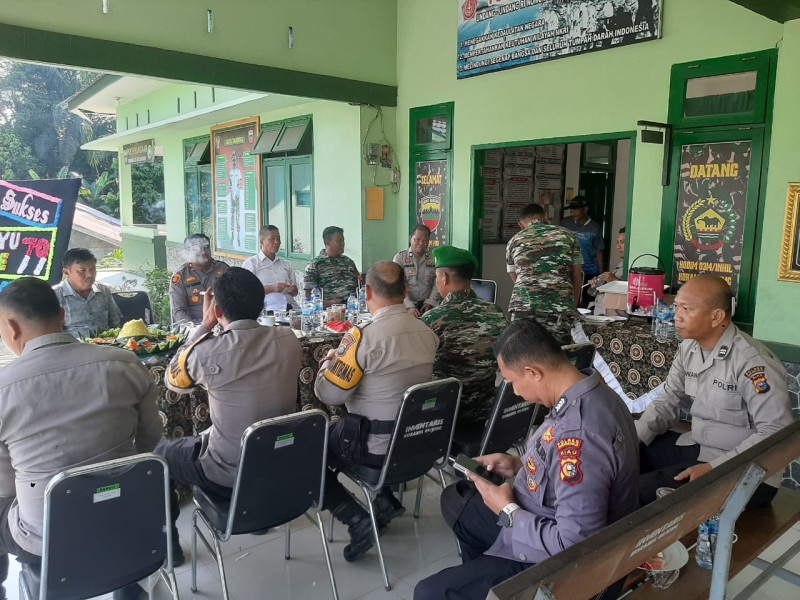 Personil Koramil 09/Kemuning Rayakan HUT TNI Ke-79 Tahun Bersama Polsek dan Masyarakat