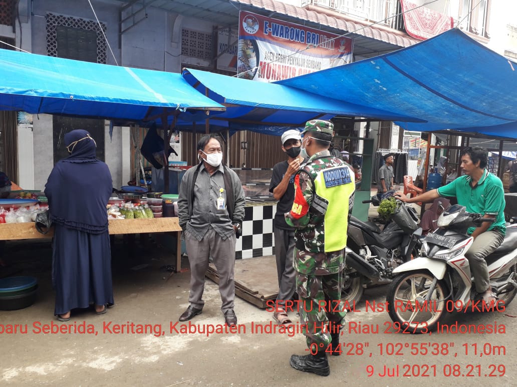 Sertu Syamsurizal Terus Pantau Penegakan Protkes di Pasar Tradisional Kotabaru