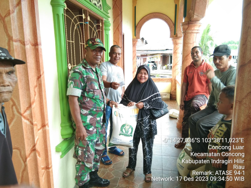 Danramil 04/Kdr Terus Berupaya Ada Di Tengah Masyarakat Untuk Memberikan Bantuan Dari Kemensos