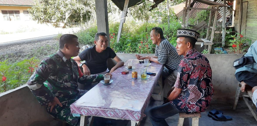 Bersama Dengan Perangkat Desa, Tomas, Dan Kadus, Babinsa Koramil 03/Tpl Laksanakan Komsos
