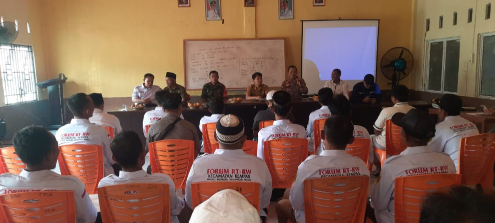 Babinsa 03/Tpl Hadiri Rapat Forum RT-RW Desa Bayas Jaya