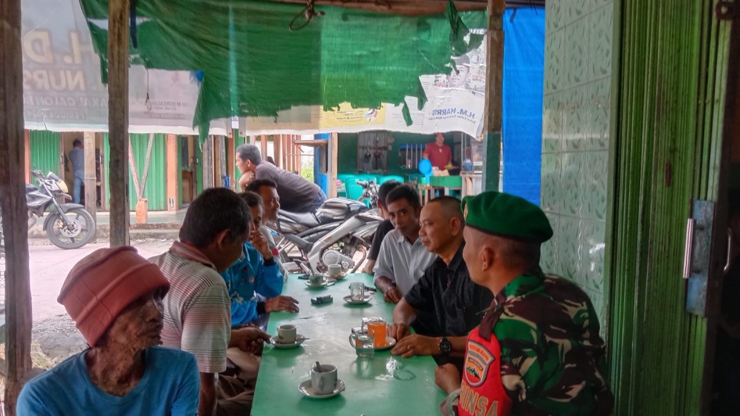 Babinsa 05/Gas Koptu Umar Nasution Ciptakan Keakraban dengan Warga Binaan dengan Metode Komsos