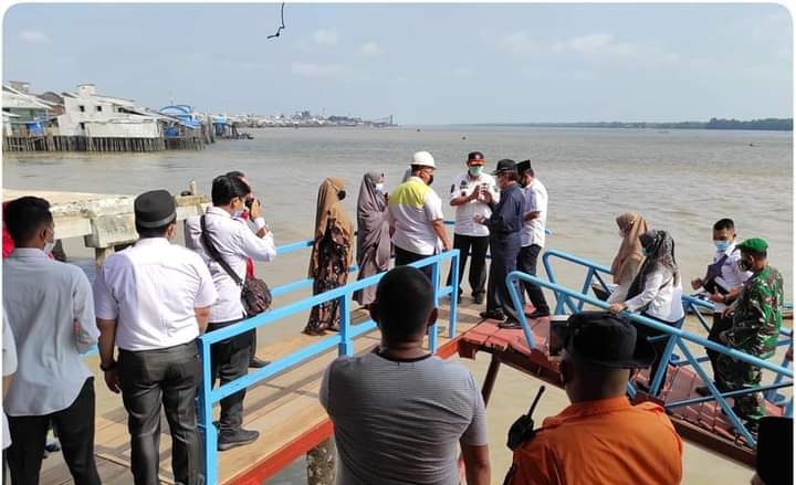 Sambu Group Hibahkan Dermaga Apung Pelabuhan Perhubungan di Kuala Enok