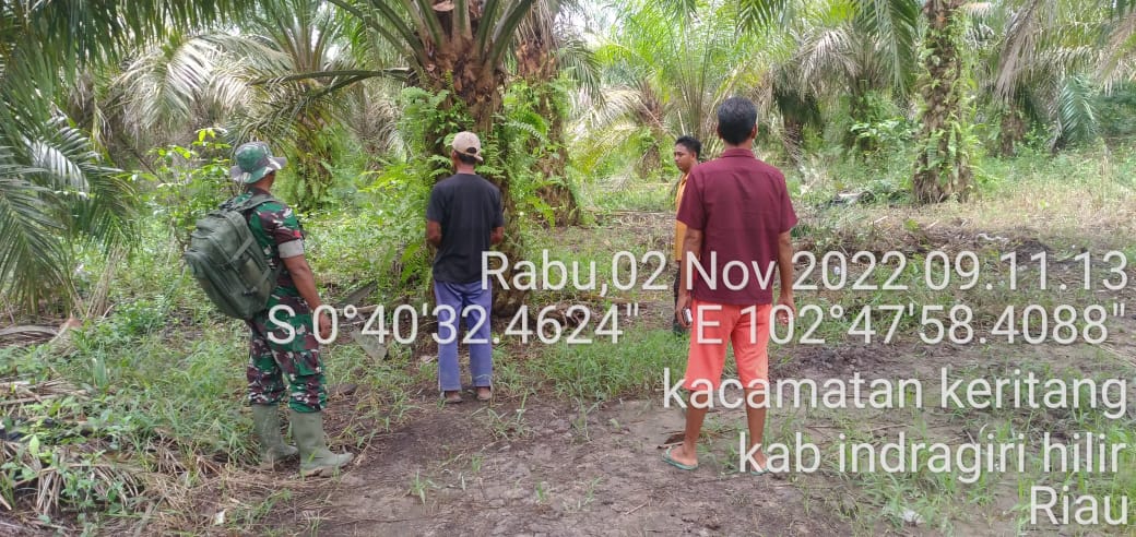 Babinsa Koramil 09/Kemuning Ingatkan Warga Untuk Patroli Karlahut