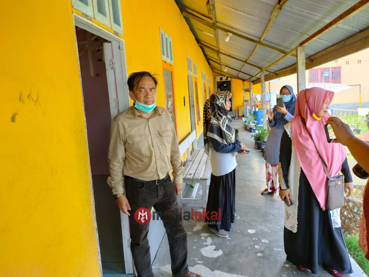 Berkunjung ke Mandah, Ketua DPRD Inhil Tinjau Kantor Lurah dan TK Pertiwi