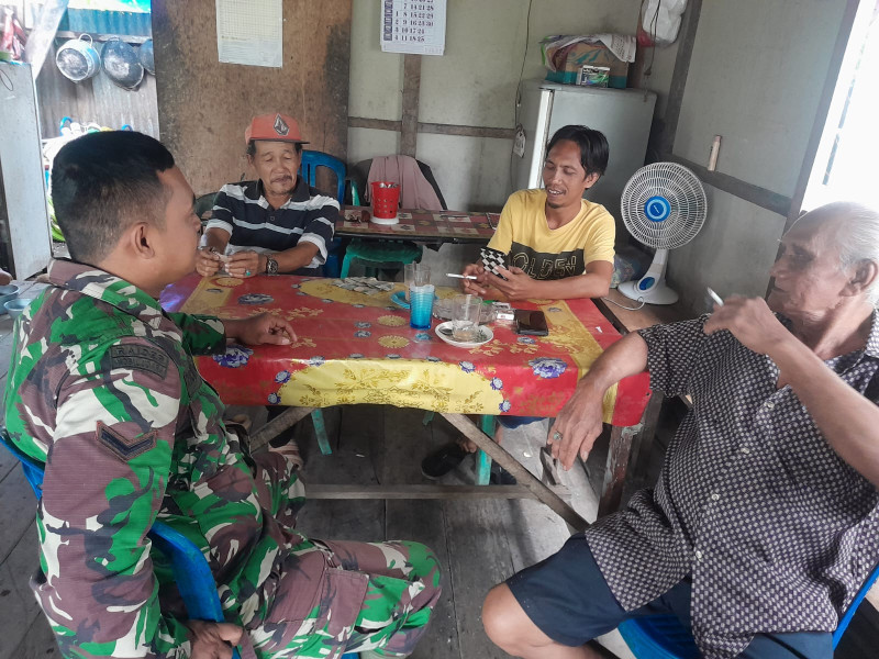 Babinsa Koramil 05/Gas Koptu Hudrizarroni Melaksanakan Komsos Bersama Warga Binaan Setempat