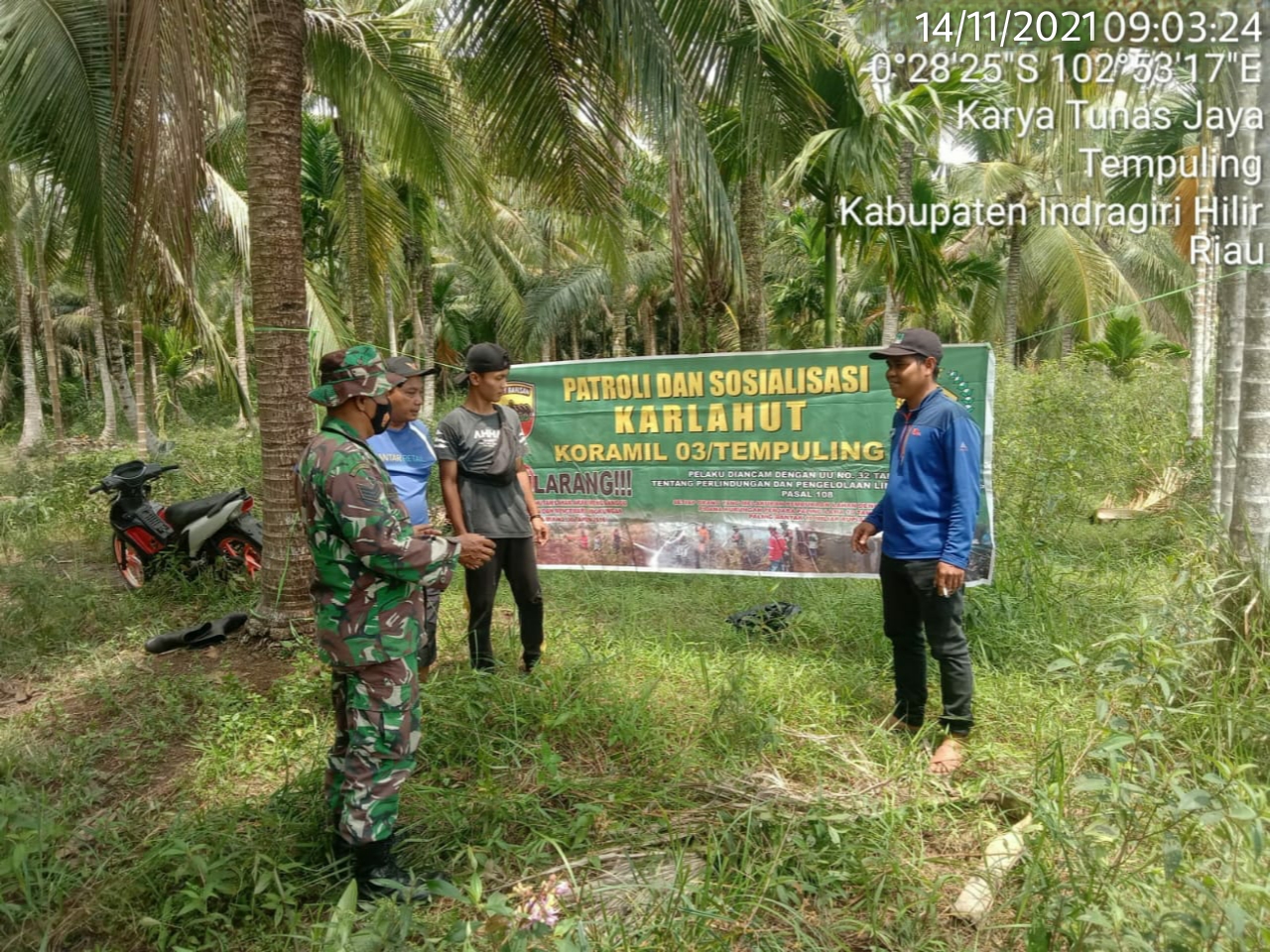 Patroli dan Sosialisasi Karlahut di Laksanakan Babinsa Koramil 03/Tempuling