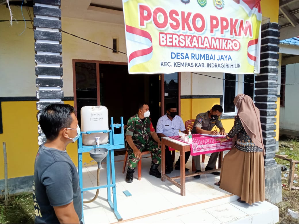Babinsa Koramil 03/Tempuling Monitoring Posko PPKM Mikro di Desa Binaan