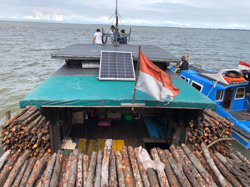 Mau Dibawa Ke Malaysia, Polda Riau Tangkap Kapal Membawa 3.200 Batang Kayu Bakau Illegal