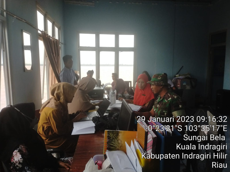 Saat Bepergian, Babinsa Koramil 04/Kuindra Himbau Masyarakat Agar Perhatikan Arus Pendek Listrik