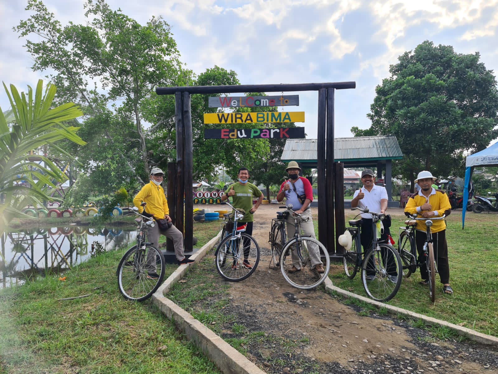 Manfaatkan Waktu Libur, Komunitas Sepeda Onthel Goes Bersama Keliling Tembilahan