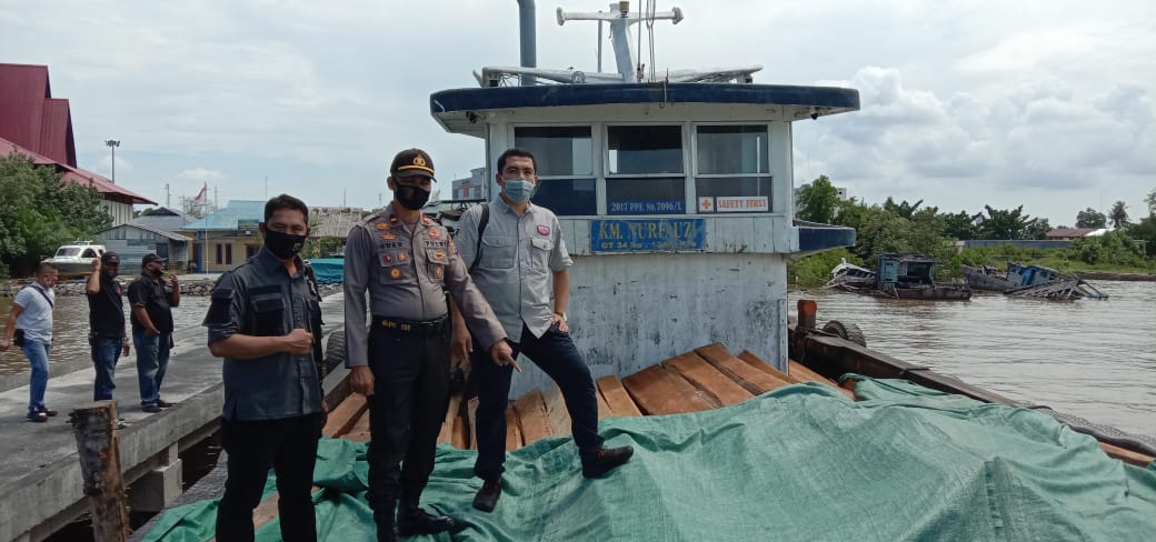 Tidak Memiliki Dokumen Sah, Polres Bengkalis Amankan Kapal Bermuatan Kayu Balak Tim