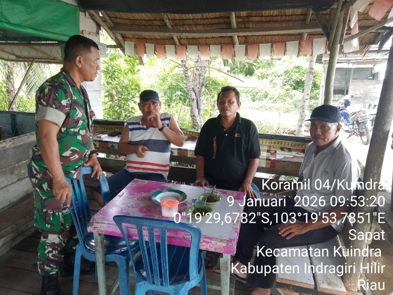 Babinsa Koramil 04/Kuindra Perkuat Hubungan dengan Masyarakat Sapat
