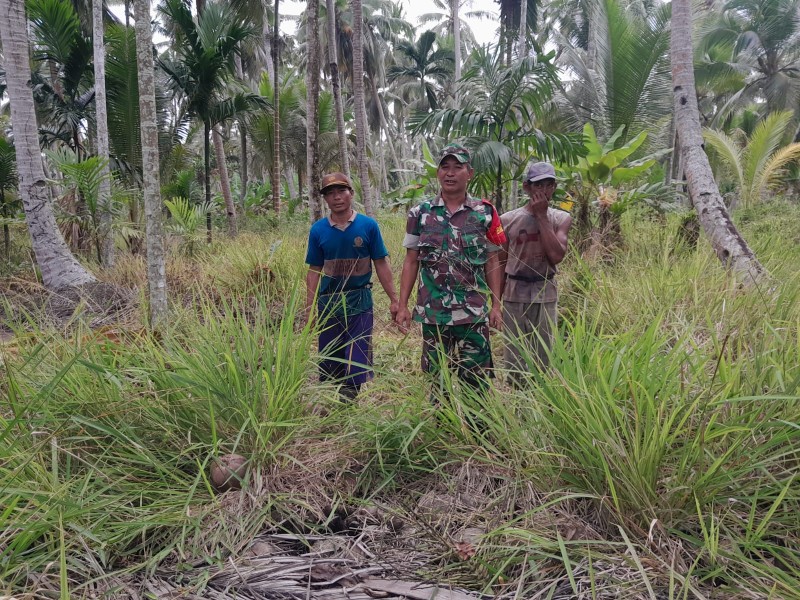 Babinsa Koramil 07/Reteh Himbau Masyarakat untuk Tidak Membakar Lahan