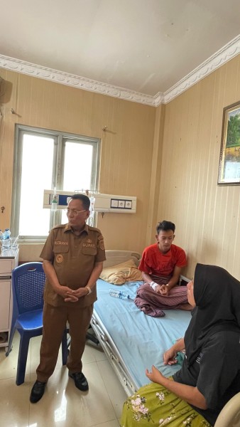 Korban Keracunan di Tanjung Medan, Bupati Rohil Langsung Lakukan Peninjauan