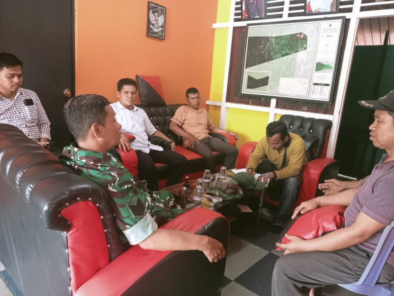 Babinsa Koramil 05/Gas Serka Nawawi Aktif Komsos Bersama Apdes Jadikan Hubungan Kerja Terjaga