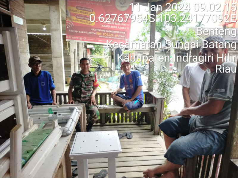 Peduli Terhadap Lingkungan, Kopda Zakirman Ajak Masyarakat Untuk Tumbuhkan Hidup Sosial Antar Sesama