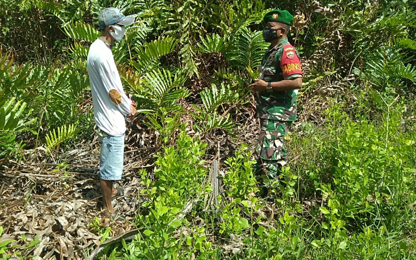 Terus Bersinergi, Babinsa Koramil 04/Kuindra Bersama MPA Lakukan Patroli Karhutla