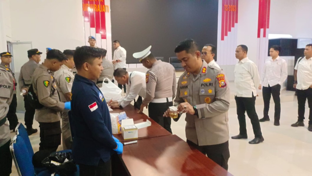 Polres Inhil Tegakkan Disiplin: Tes Urine hingga Cek Judi Online,di lapangan dan di Aula Rekonfu Polres inhil