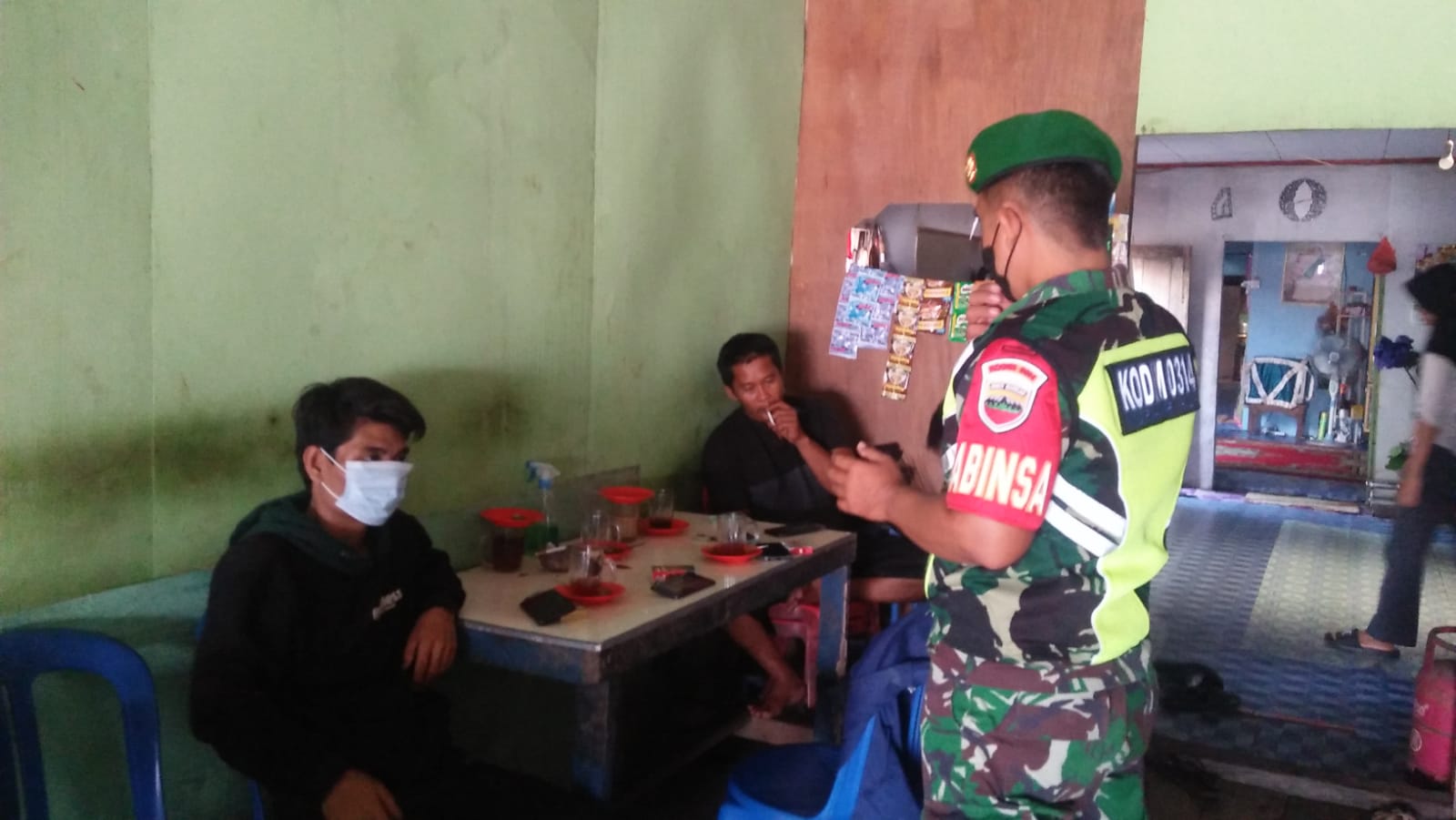 Penerapan Prokes di Beberapa Tempat Oleh Serda Mas Yayat