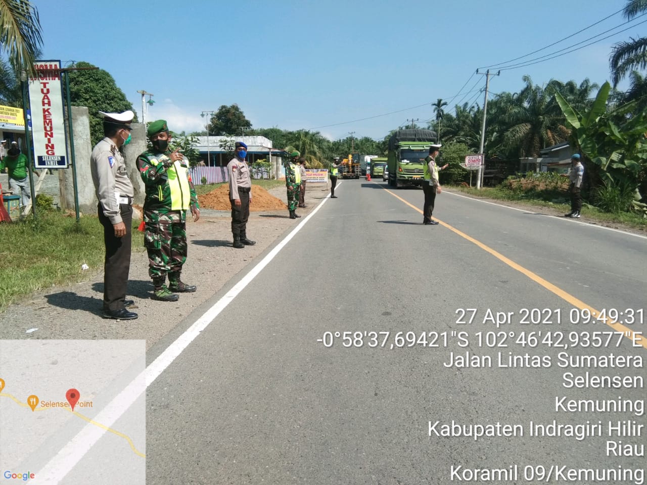 Larang Mudik, TNI dan Polri Lakukan Penjagaan di Pintu Masuk Kecamatan Kemuning