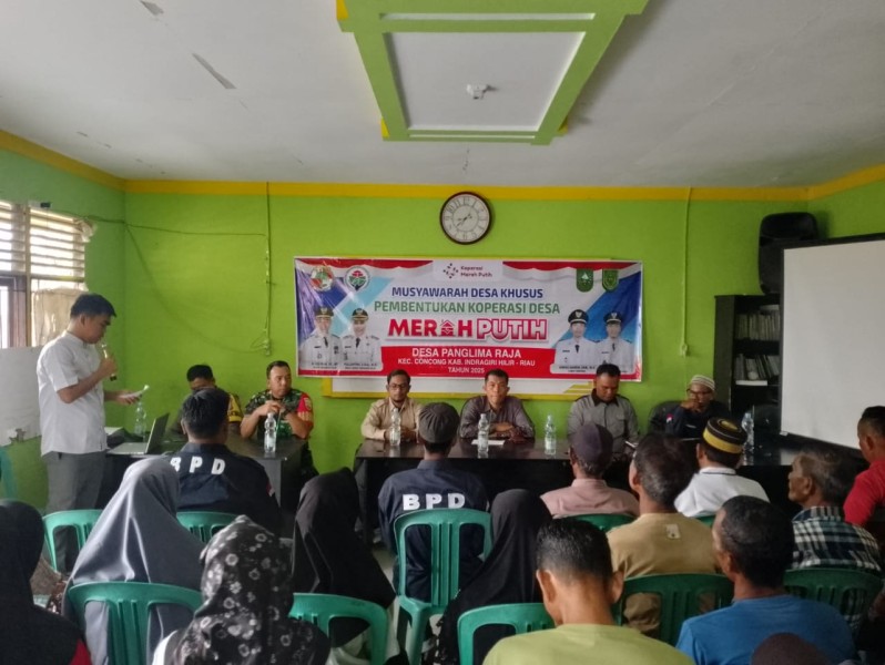 Babinsa Koramil 04/Kuindra Dukung Musyawarah Desa untuk Pembentukan Koperasi Desa MERAH PUTIH