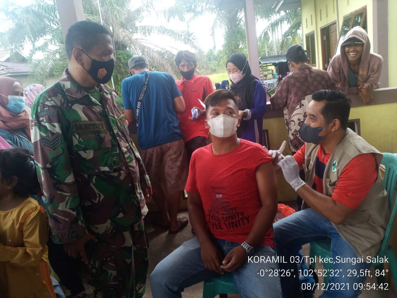 Babinsa 03/Tempuling Kembali Dampingi Vaksinasi di Desa Karya Tunas Jaya