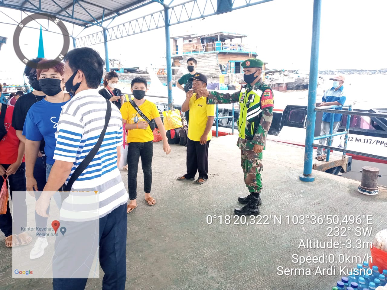 Serma Ardi Kusno Bersama Satgas di Pelabuhan Pantau Aktifitas Warga