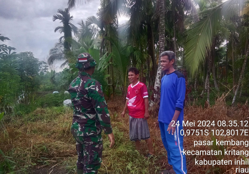 Babinsa Koramil 09/Kmg Rutin Lakukan Patroli Karhutla Bersama Warga