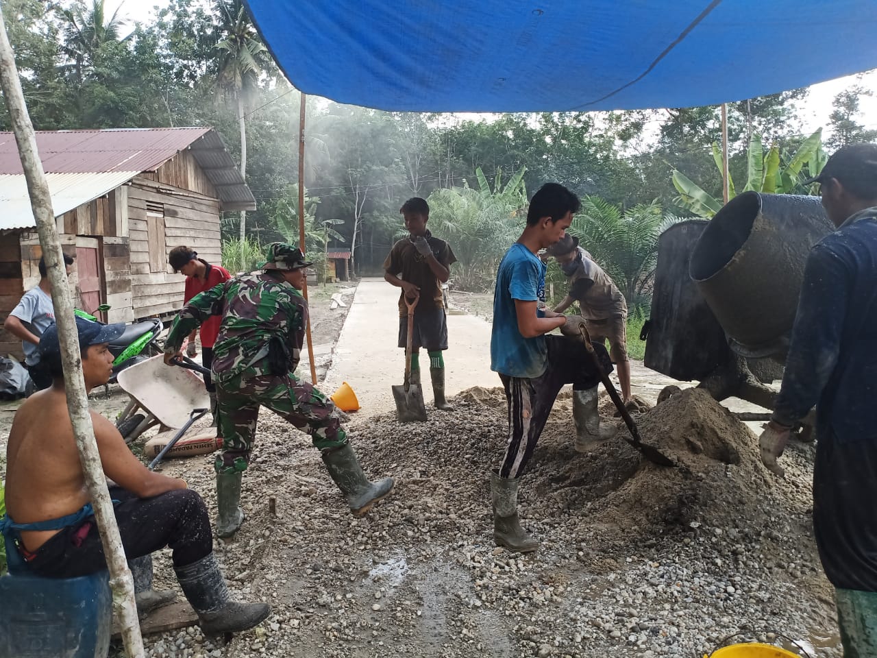 TNI dan Rakyat Bersatu Wujudkan Kemanunggalan di TMMD 108 Kodim 0303/Bengkalis TNI dan Rakyat Bersatu Wujudkan Kemanunggalan di TMMD 108 Kodim 0303/Bengkalis