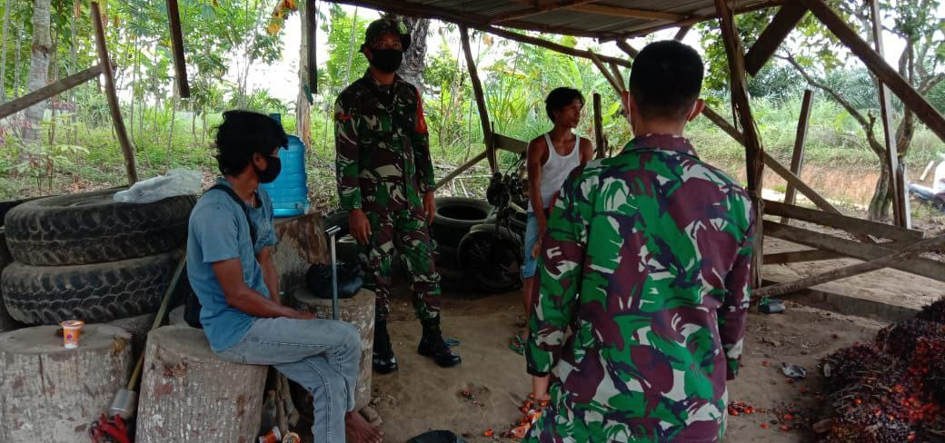 Tak Pernah Bosan Satgas TMMD ke-110 Kodim 0313 KPR Terus Sosialisasikan protokol kesehatan Kepada ma