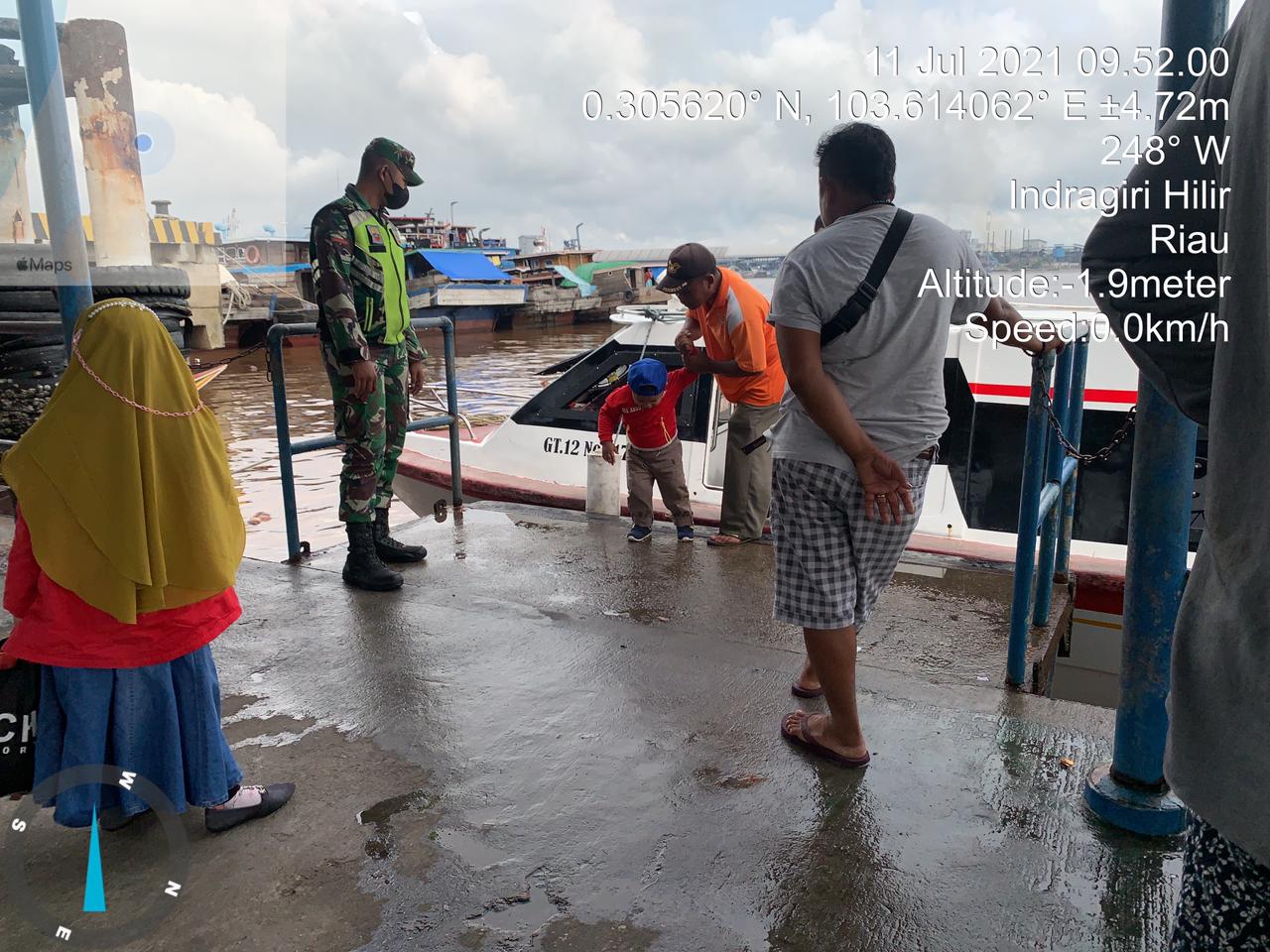 TNI Koramil 06/Kateman Terus Lakukan Penjagaan Disiplin Protokes di Pelabuhan