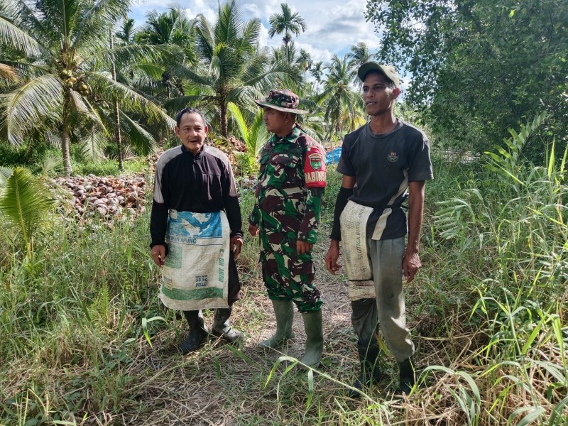 Patroli Tapal Batas Koramil 07/Reteh, Wujud Kepedulian Babinsa