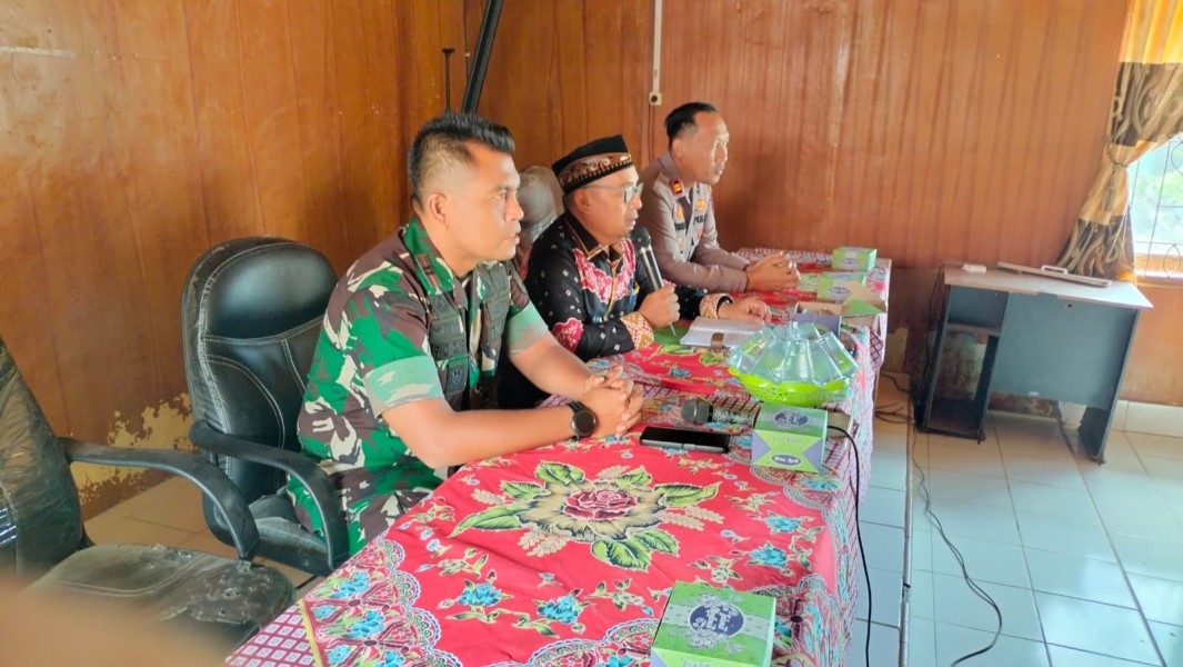 Danramil 05/Gas Lettu Arhanud Nurkolis Menghadiri Rapat Pembubaran MTQ di Aula Kantor Camat Bersama UPIKA