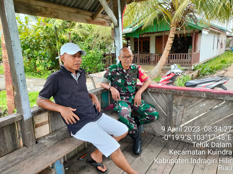 Jaga Kebersihan dan Kelestarian Lingkungan Bersama Babinsa Koramil 04/Kuindra