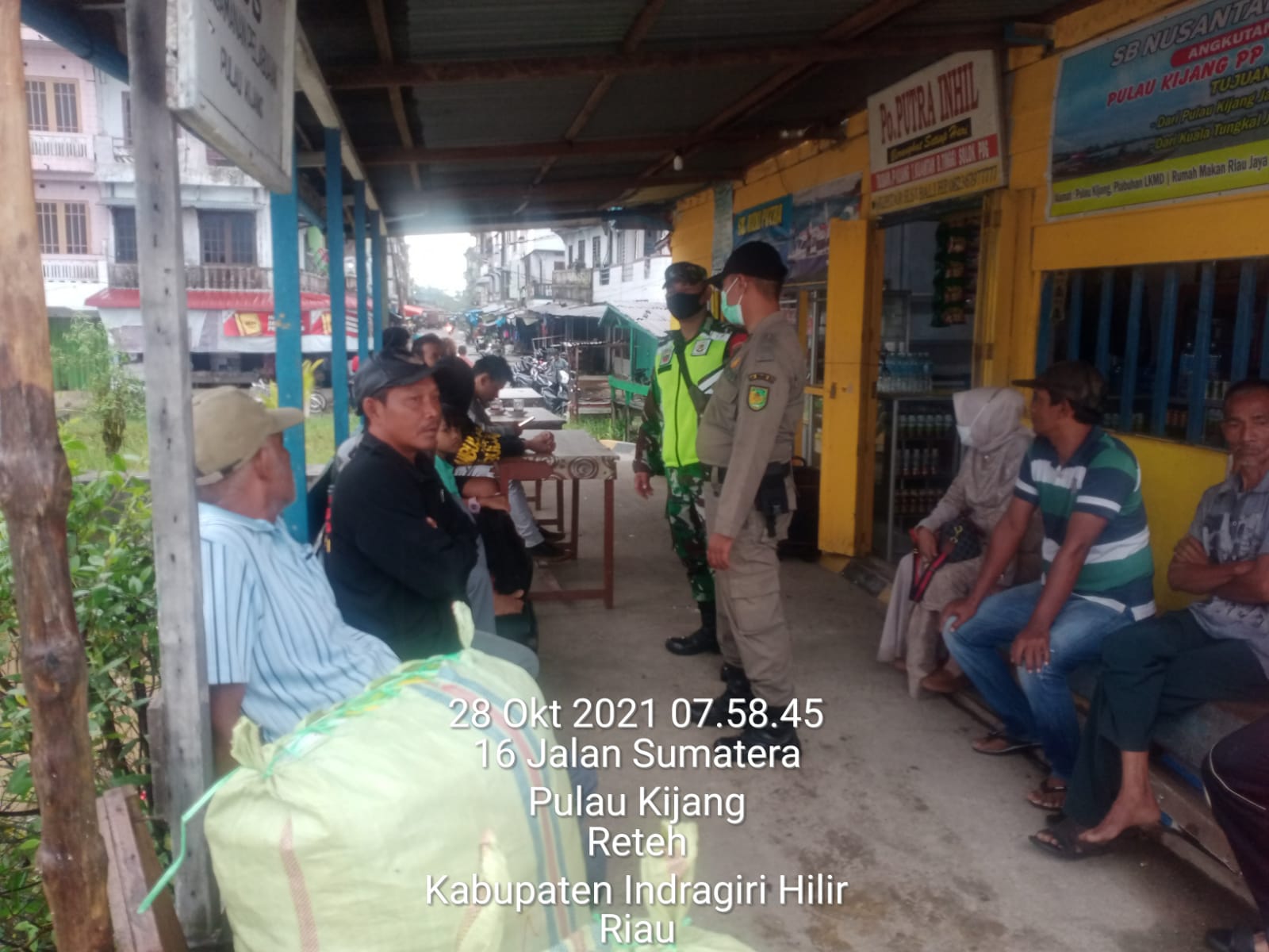 Personil 07/Reteh Rutin Berikan Himbauan Protkes di Tempat-tempat Umum
