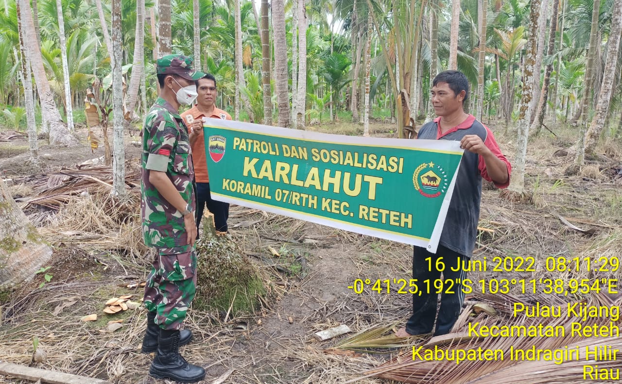 Babinsa Koramil 07/Reteh Ingatkan Warga Untuk Membersihkan Lahan dan Hutan